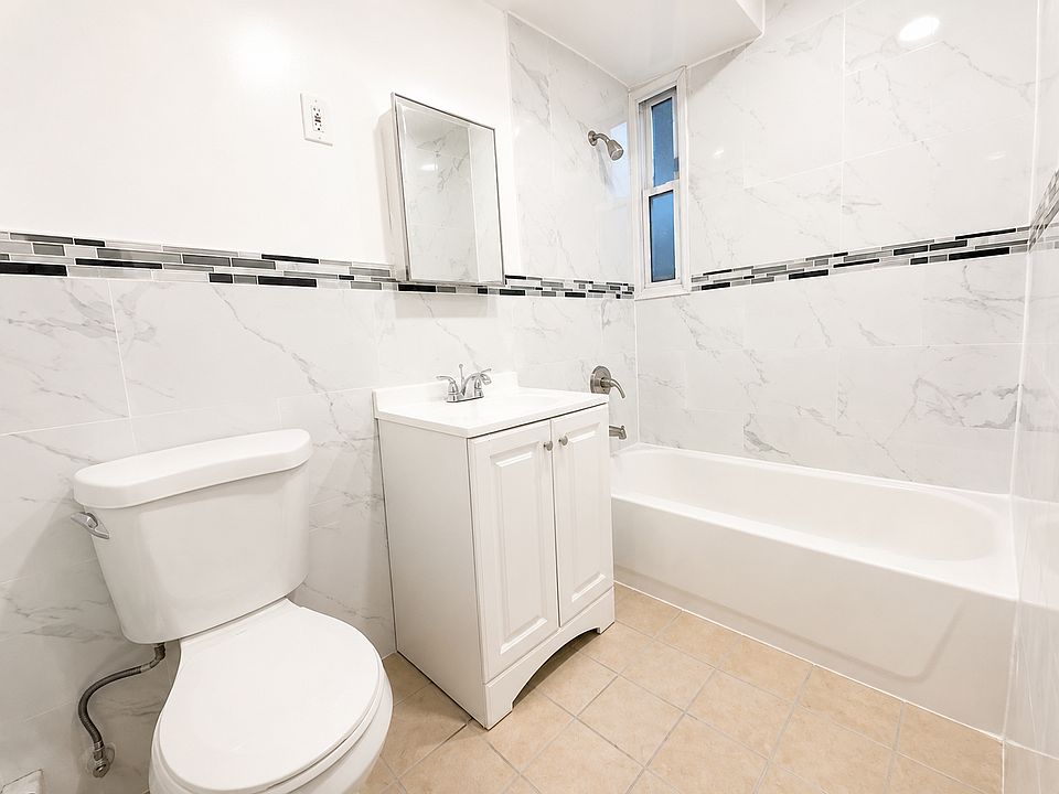 2nd image of 402 Stuyvesant Ave APT 4