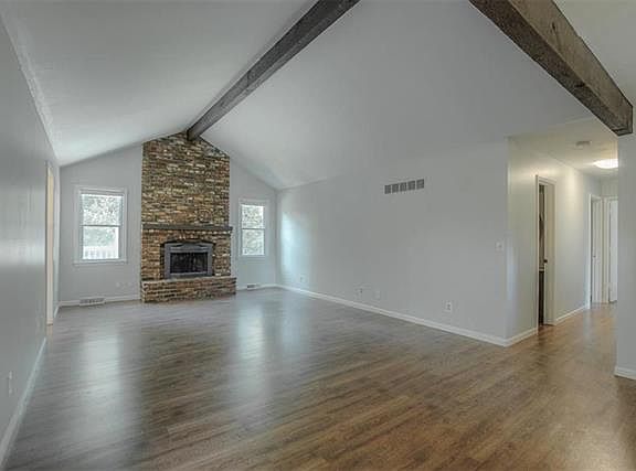 3rd image of 2908 Sweet Briar Dr