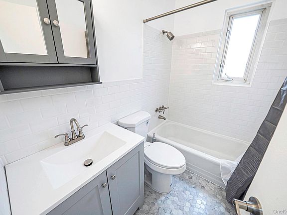 4th image of 1346 Bell Blvd #211