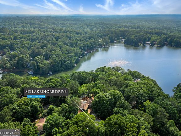 2nd image of 813 Lakeshore Dr