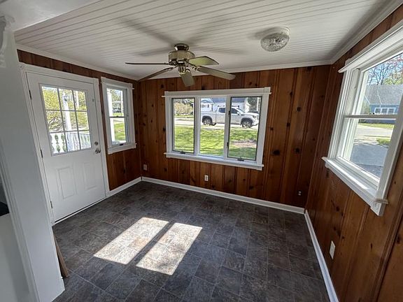 5th image of 327 E Spring St