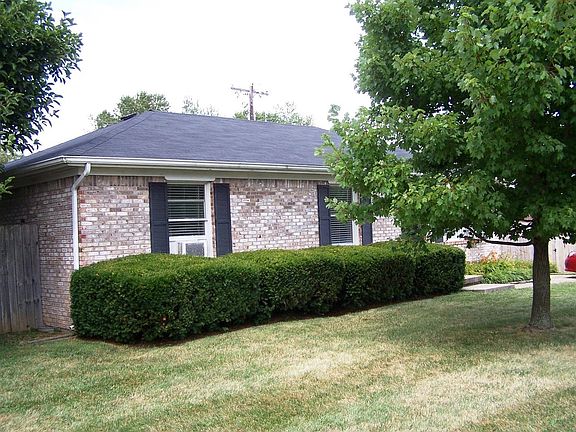 5th image of 341 E Margaret Dr