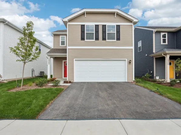2945 Rainier Dr, Pingree Grove, IL 60140