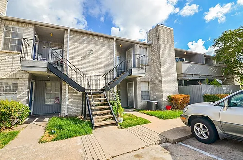 9700 Leawood Blvd Photo 1
