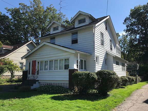 3rd image of 1734 Edgewood St NE