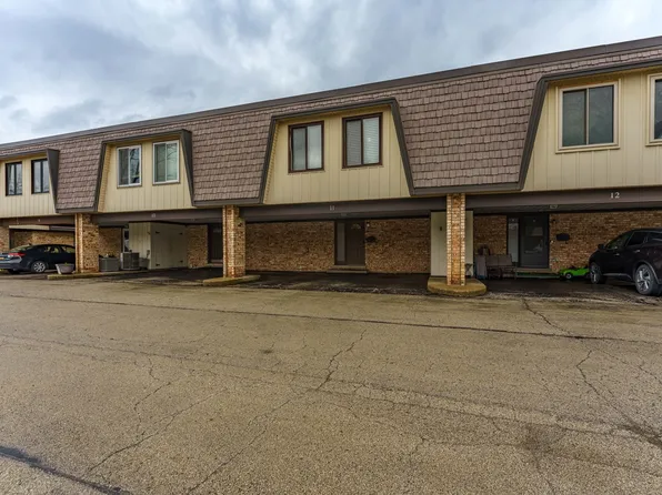 11 Cour Caravelle #11, Palos Hills, IL 60465