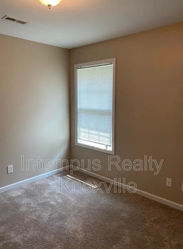 3 bed, 2.5 bath, 2192 sqft, $2,150 — Photo 2
