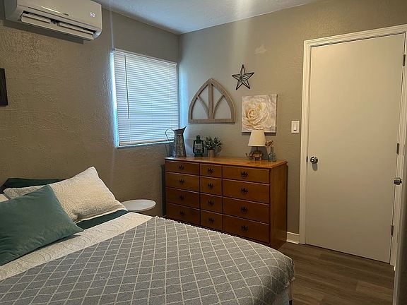 5th image of 208 University Blvd SE