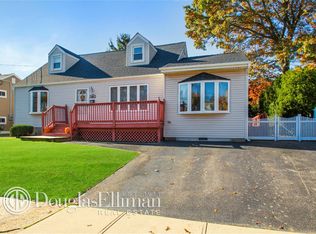 485 N Indiana Ave, Lindenhurst, NY 11757