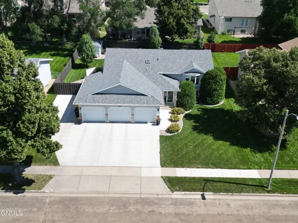 1947 Tahoe Dr, Bismarck, ND 58504