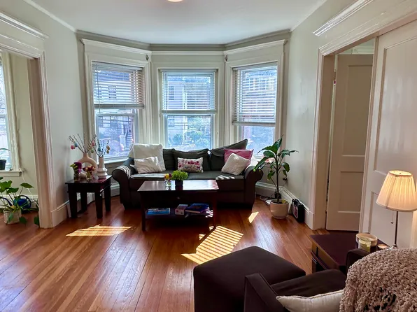 805 Washington St #2, Brookline, MA 02446