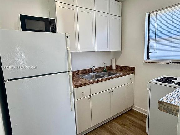 3rd image of 1639 Funston St #2