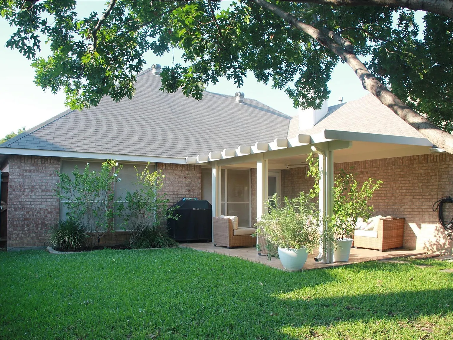 3 bed, 1667 sqft, $2,450 — Photo 2