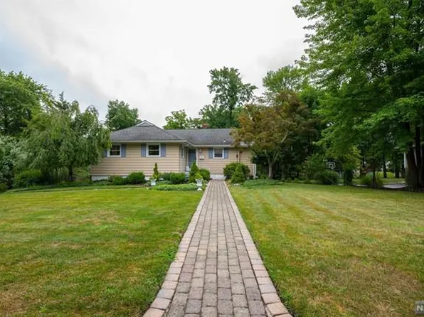 9 Marion Rd, Montvale, NJ 07645