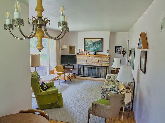 3rd image of 1915 Pleasant Dr