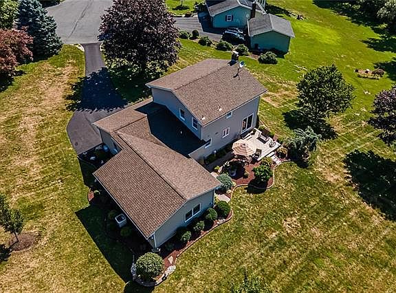 4th image of 2785 Hill Dr