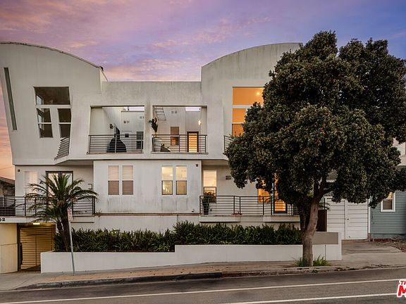 3rd image of 502 Rosecrans Ave APT B