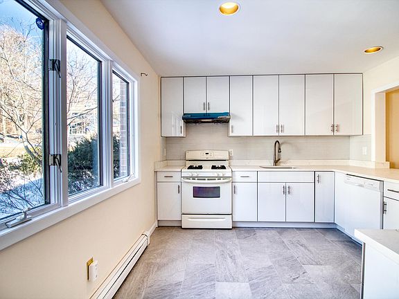 3rd image of 40A Harrison Ave #1A