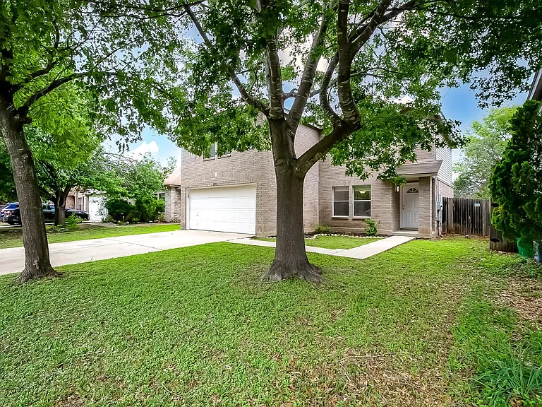 2504 Byfield Dr — Photo 3