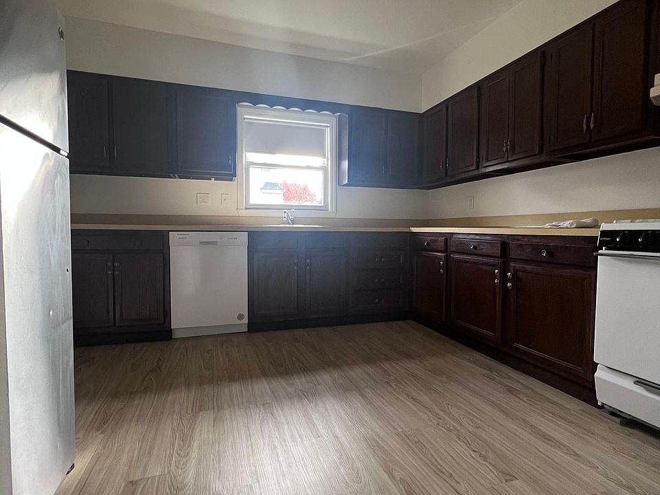 2nd image of 403 1st Ave #2