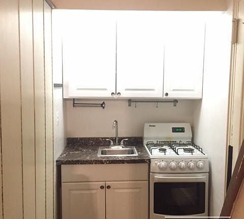 4th image of 36 Monroe Pl APT 1B