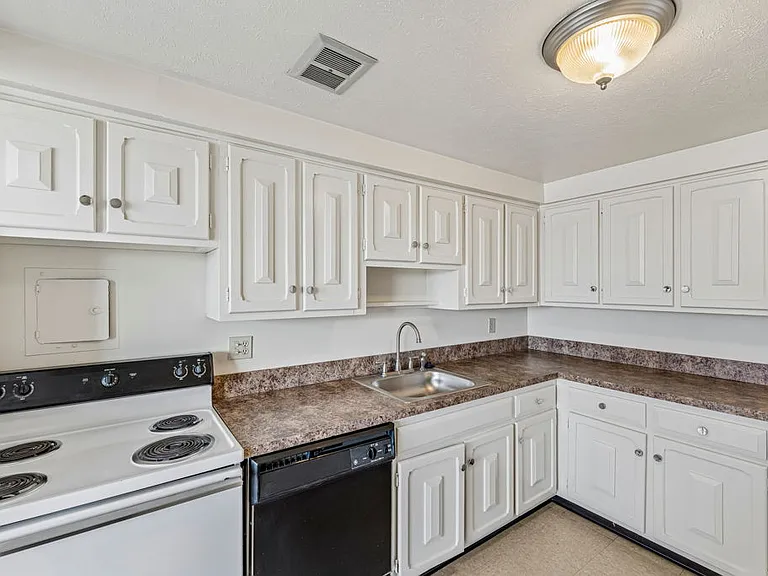 Bishop Park Apartments — Photo 27