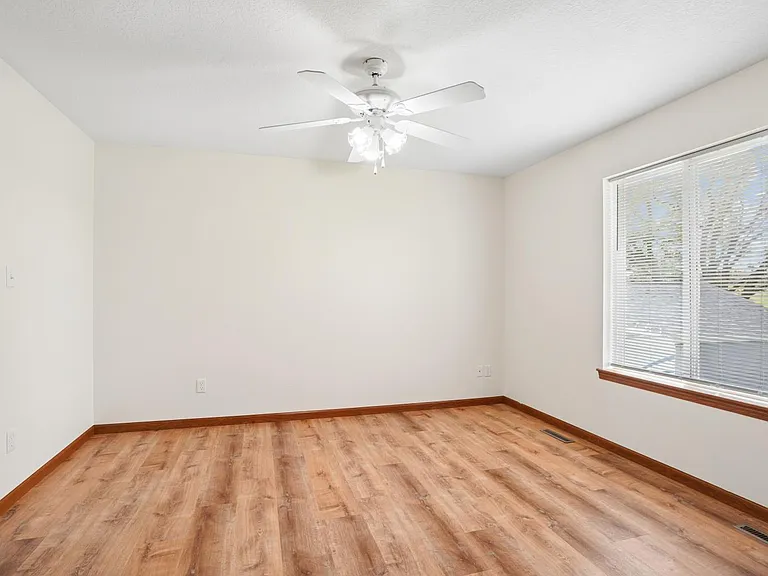 861 Jane St — Photo 18