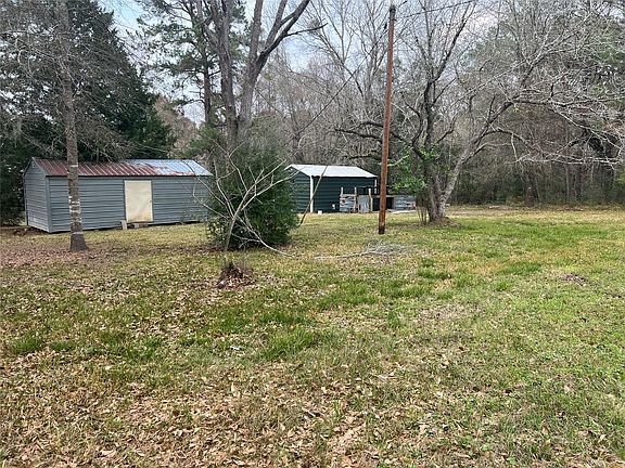 4th image of 951 Lakeshore Dr