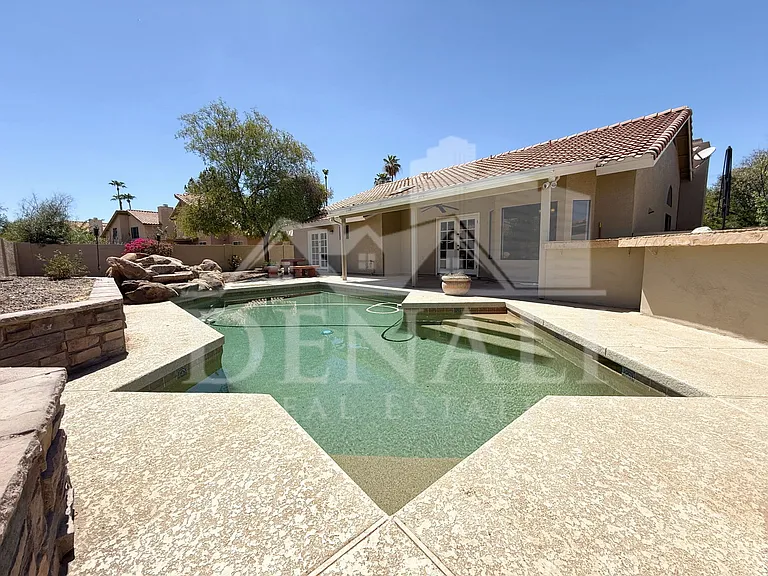 1211 E Drake Dr — Photo 28