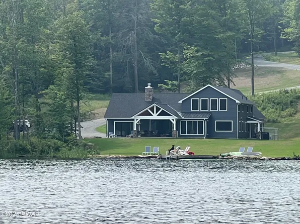 28 Old Woods Rd, Equinunk, PA 18417