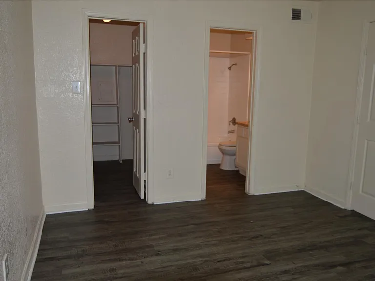 8100 Creekbend Dr #174 — Photo 12