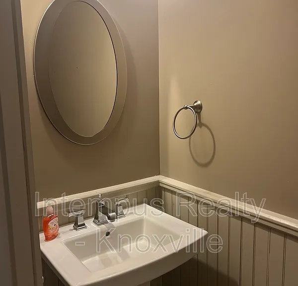 229 Deaderick Ave — Photo 10