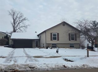 342 Cambridge Dr NE, Cedar Rapids, IA 52402