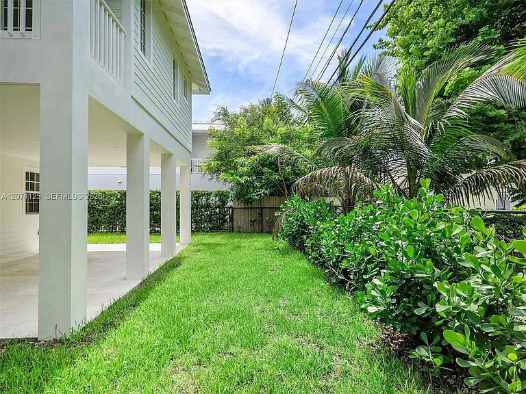112 Florida Ave — Photo 37