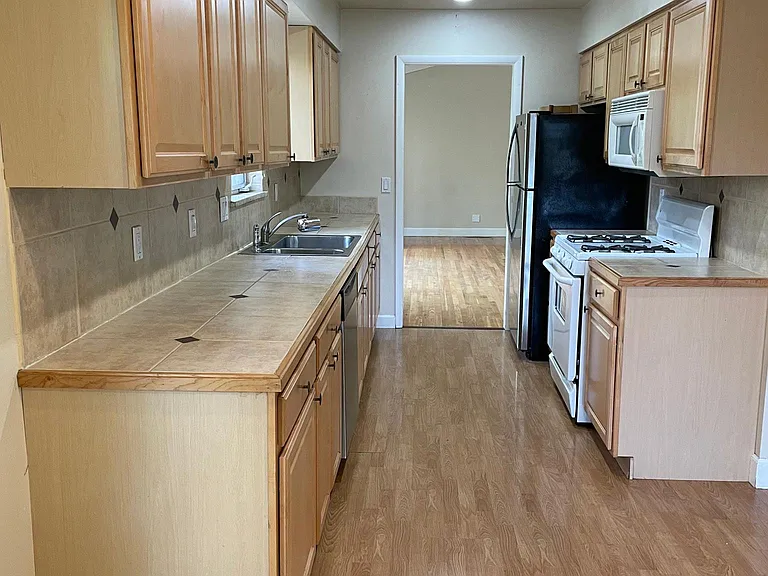 Comanche Dr — Photo 4