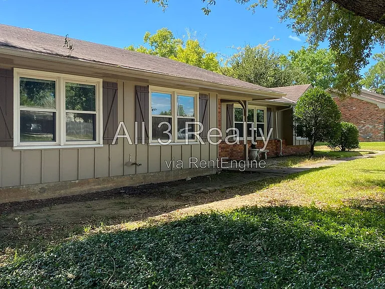 3012 Lansdowne Dr — Photo 4