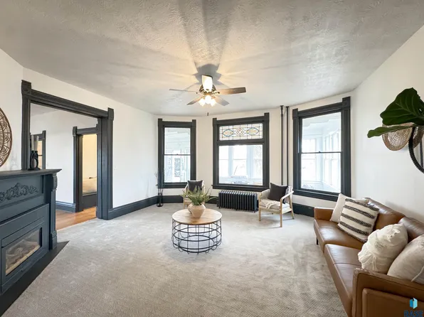 261 W 3rd St, Parker, SD 57053