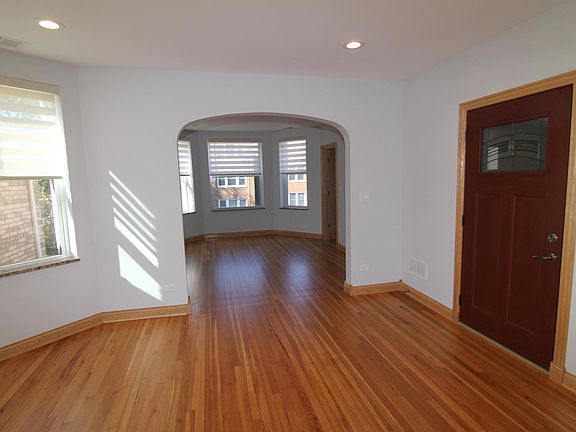 5th image of 3049 N Davlin Ct #B