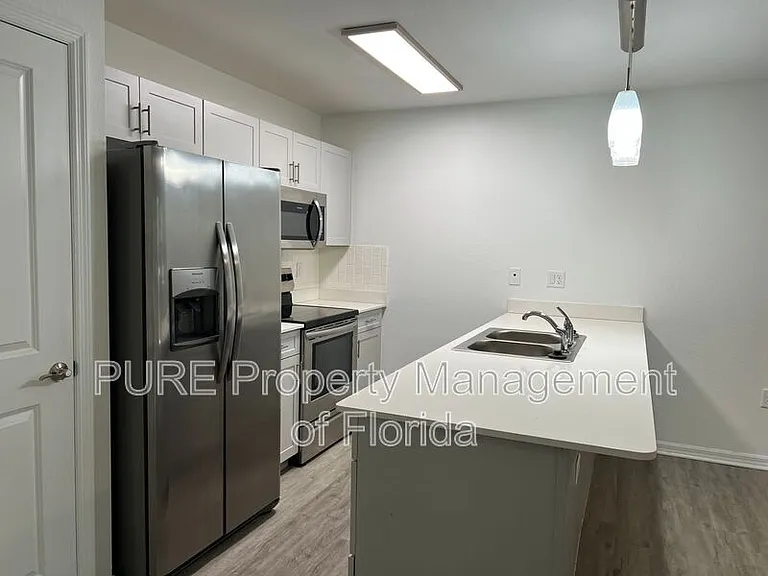 318 NE 7th Ter #201 — Photo 7