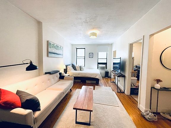 3rd image of 213 E 45th St #4R