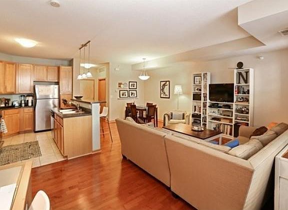 3rd image of 2565 Franklin Ave
