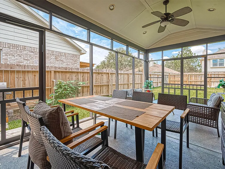 2218 Falcon Knoll Ln — Photo 43