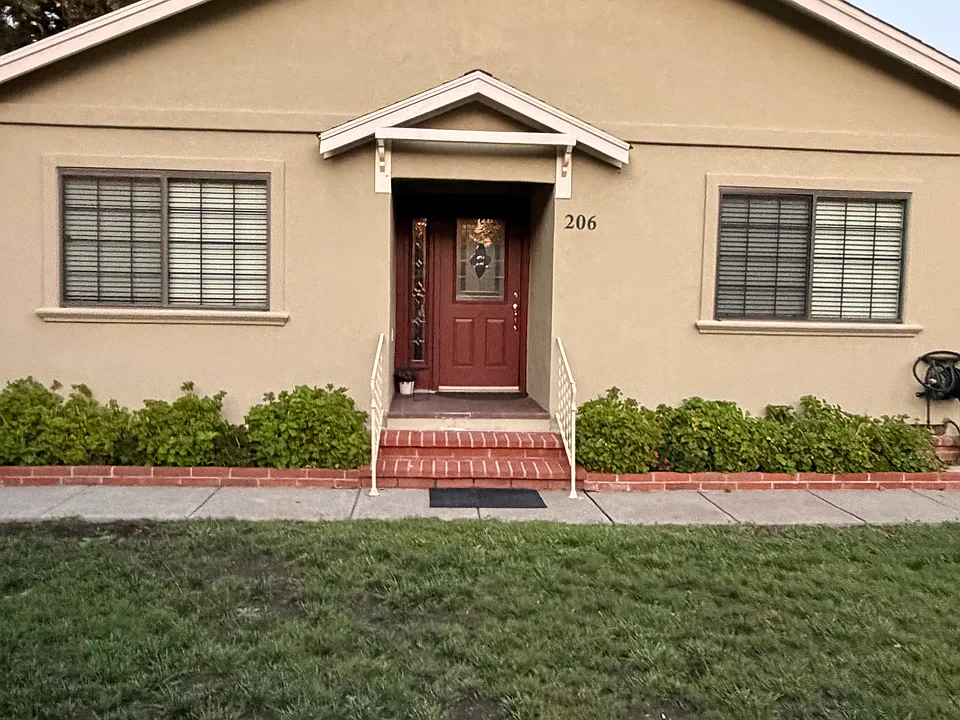 206 Lancaster Rd