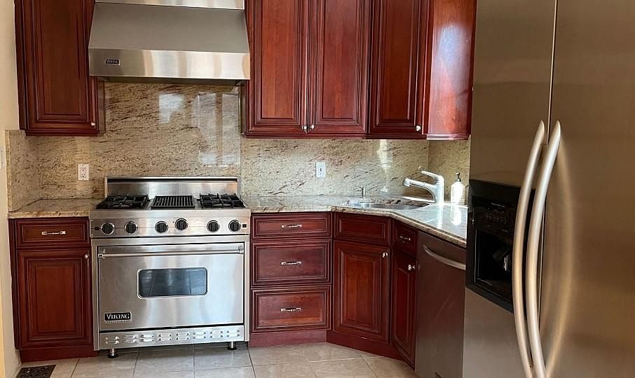 2nd image of 6121 161st St