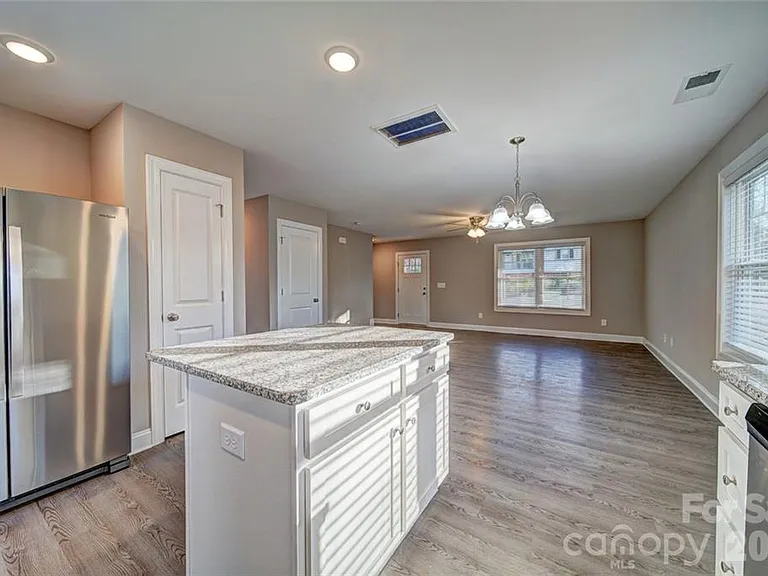 1414 Mason St — Photo 6
