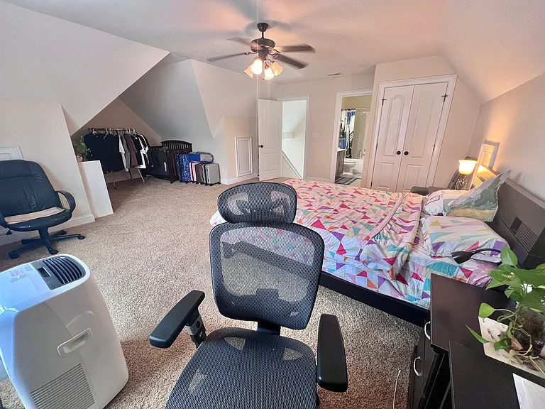4th bedroom/bonus/media/office/gym room optional - 3rd floor-pic 2