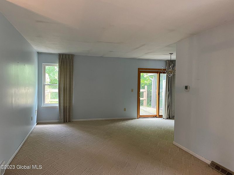 3rd image of 1305 Huntington Court