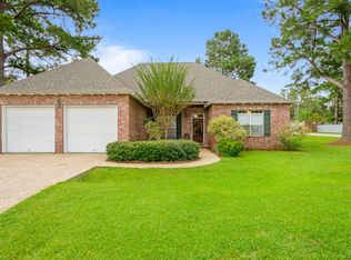 6 Stones Throw Dr, Hattiesburg, MS 39402