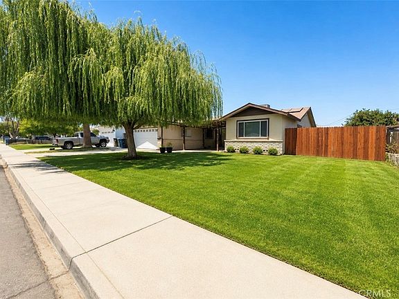 2nd image of 544 Meadow Ln