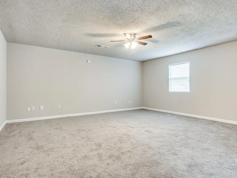 810 Ravencroft Dr — Photo 7